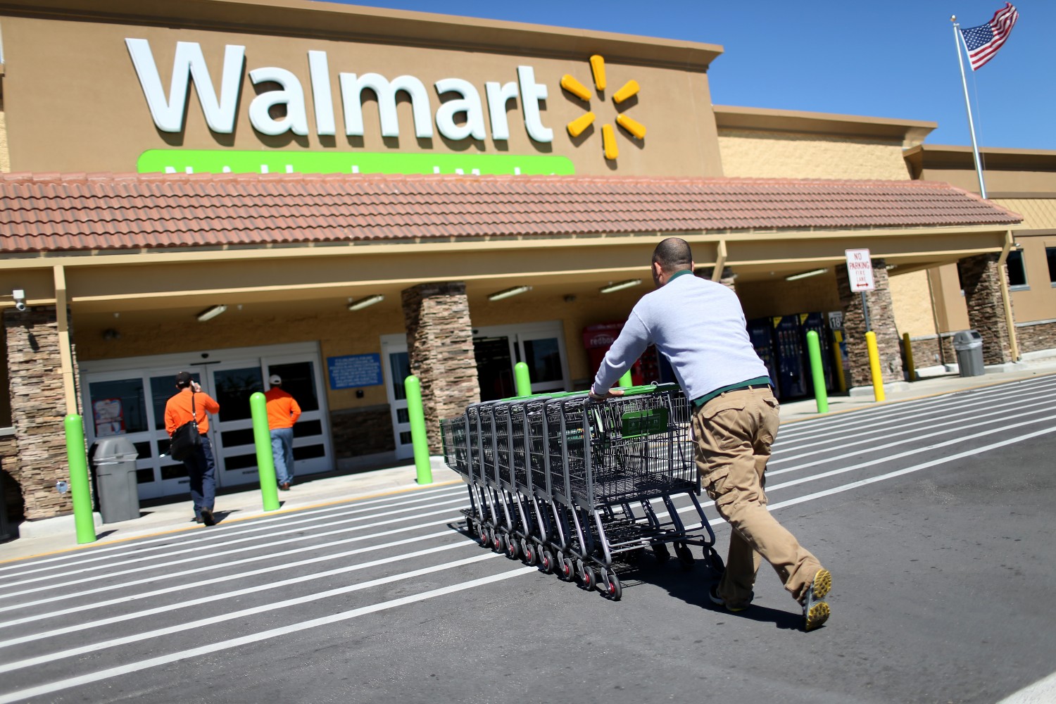 walmart-s-instapay-lets-workers-access-money-before-payday-dwym