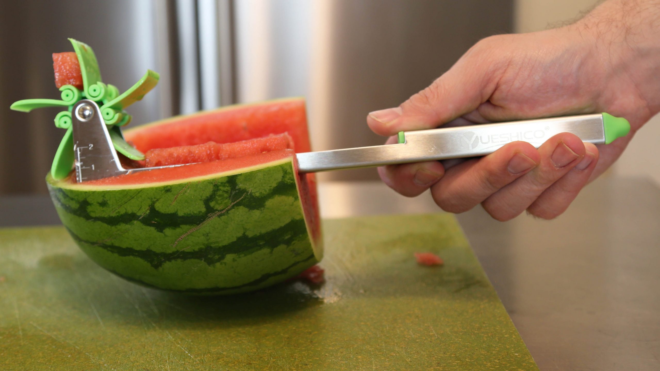 Watermelon Windmill Cutter Slicer, YIDADA Stainless Steel Shape Fruit Tools  Quickly Cut Tool Kitchen Gadgets with Melon Scoop