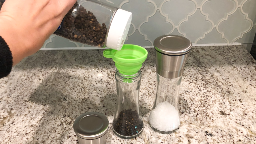 OXO GOOD GRIPS ACCENT MESS-FREE SALT & PEPPER GRINDERS~W/ TAG