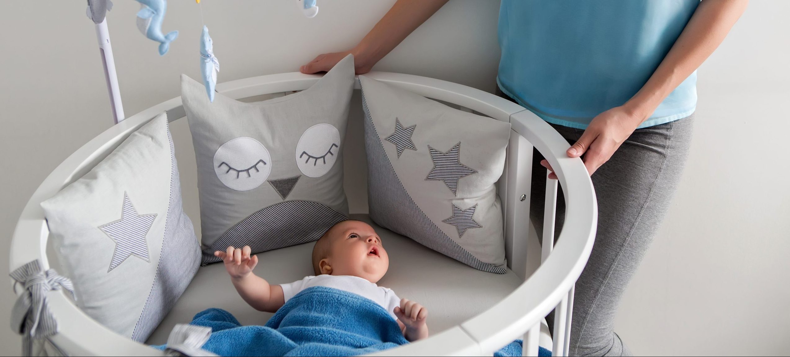 https://www.dontwasteyourmoney.com/wp-content/uploads/2020/07/best-bassinet-for-baby-scaled-e1596637888566.jpeg