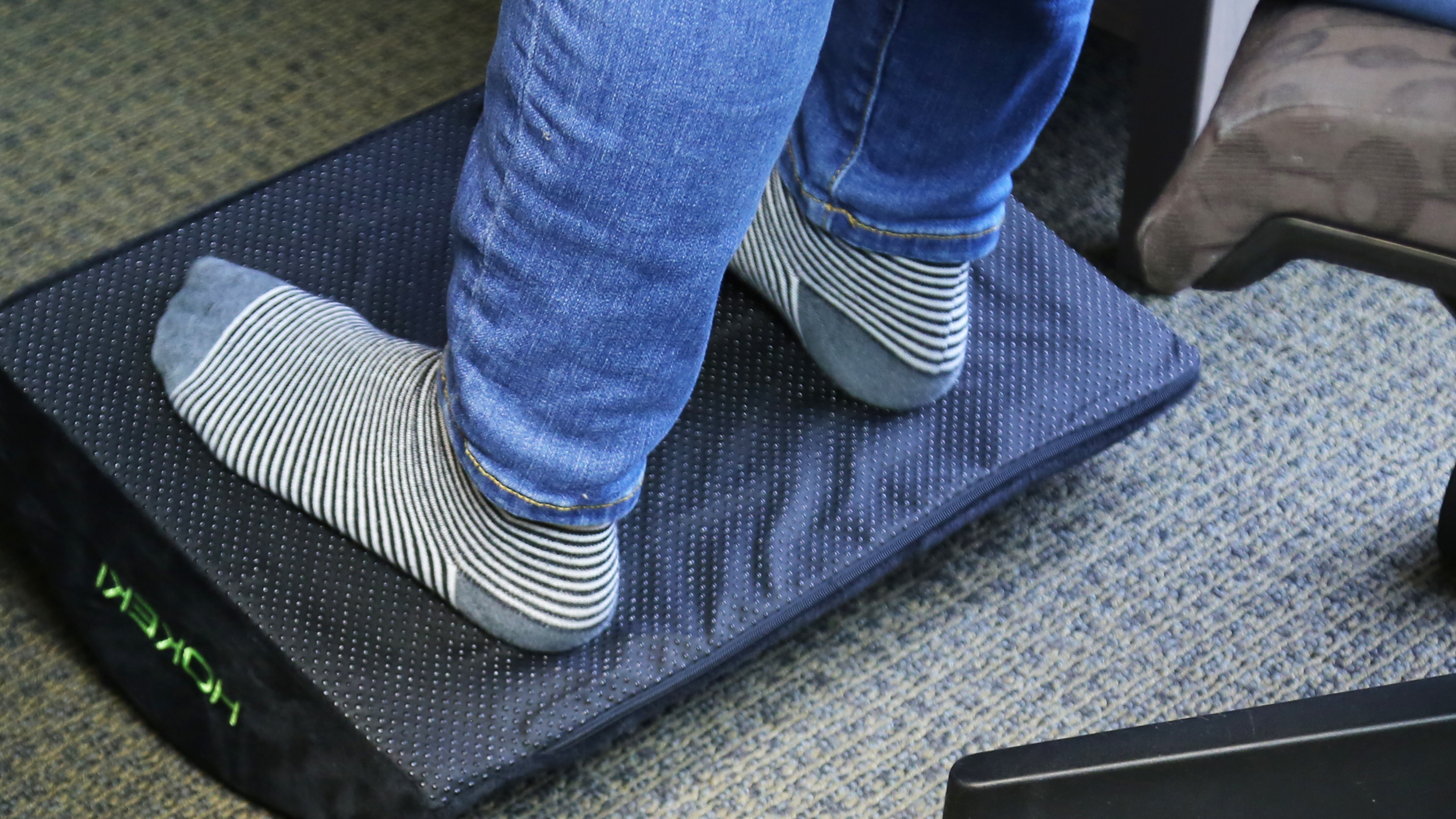HUANUO Footrest Under Desk - Adjustable Foot Rest with Massage Texture and  Ro