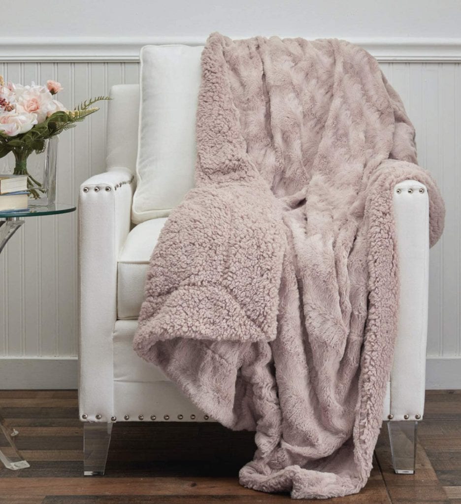 The Best Sherpa Blanket To Stay Cozy On Cold Nights of 2023