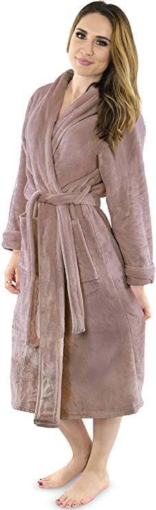 https://www.dontwasteyourmoney.com/wp-content/uploads/2021/11/ny-threads-shawl-collar-fleece-robe-for-women-robes-for-women.jpg
