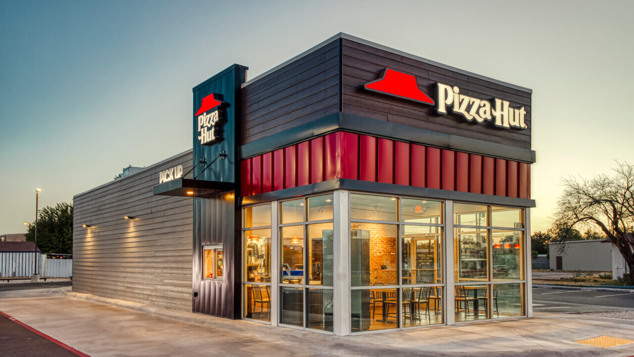 pizza hut restaurant